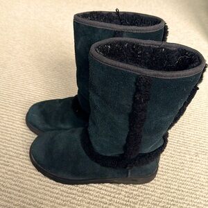 Girls Ugg Hadley II tall waterproof boot size 3